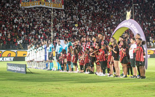 Vitória recebe punição do STJD por faixa e protestos da torcida contra a CBF no Barradão