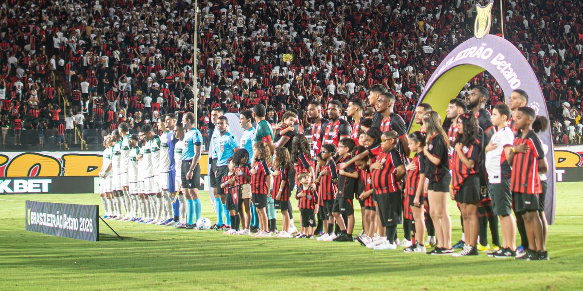 Vitória recebe punição do STJD por faixa e protestos da torcida contra a CBF no Barradão