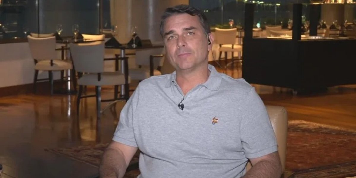 Flávio diz que pai pode ter cargo em eventual governo e fala em levá-lo à posse: ‘suba a rampa do Planalto comigo’