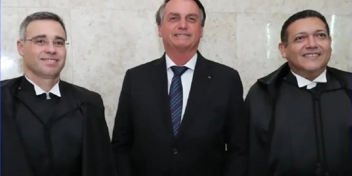 Bolsonaro é convidado para posse de Nunes Marques no TSE e depende de autorização de Moraes para ir
