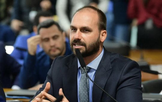 PGR pede condenação de Eduardo Bolsonaro por coação em processo do STF