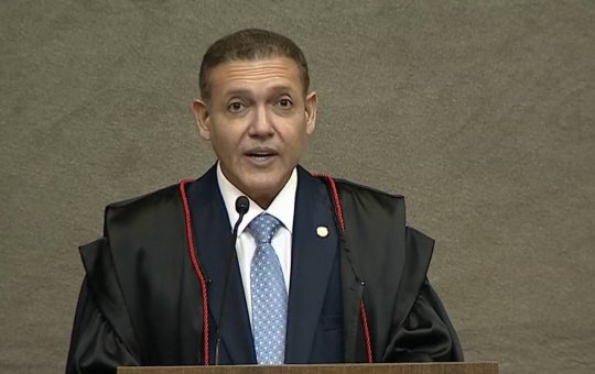 Nunes Marques assume presidência do TSE e reforça: “Todo poder emana do povo”