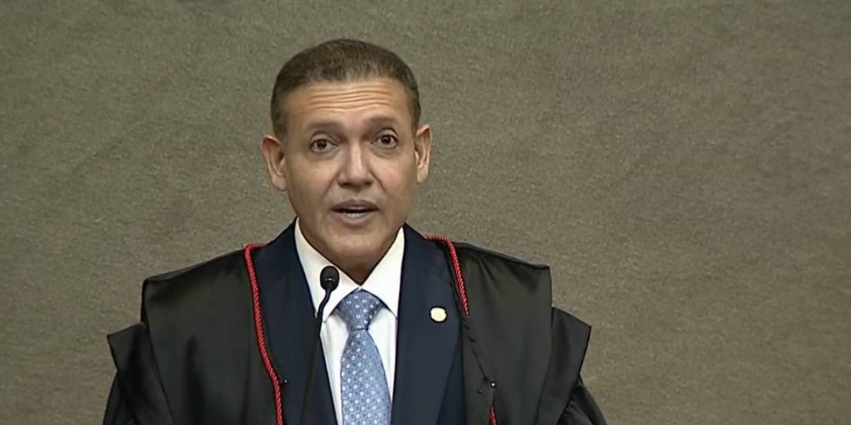 Nunes Marques assume presidência do TSE e reforça: “Todo poder emana do povo”