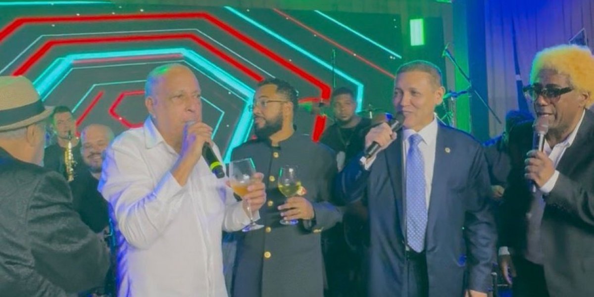 Nunes Marques solta a voz após posse no TSE e canta ao lado de sambistas em jantar