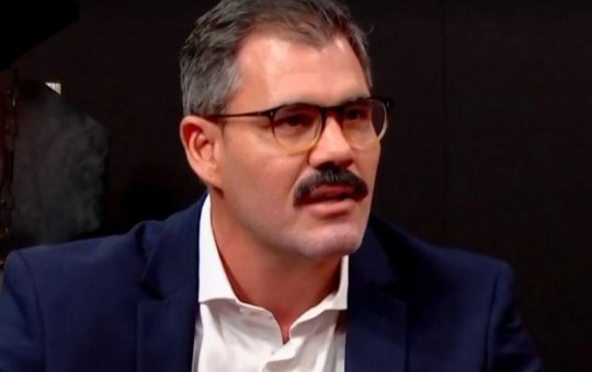 Juliano Cazarré diz que “mais mulheres mataram homens” e fala gera polêmica