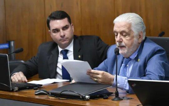 Jaques Wagner cobra investigação no STF após áudios entre Flávio e Daniel Vorcaro 
