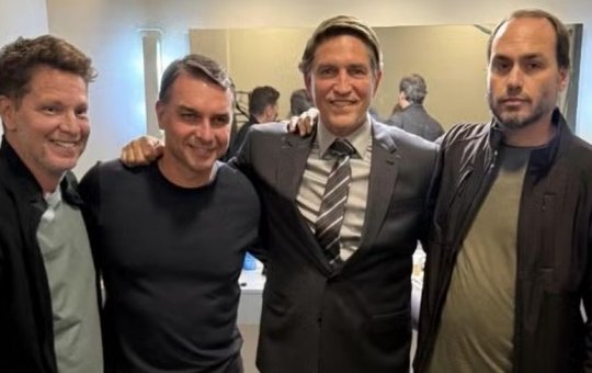 Produtor de obra sobre Bolsonaro, Mário Frias diz que Flávio “não tem qualquer sociedade no filme”