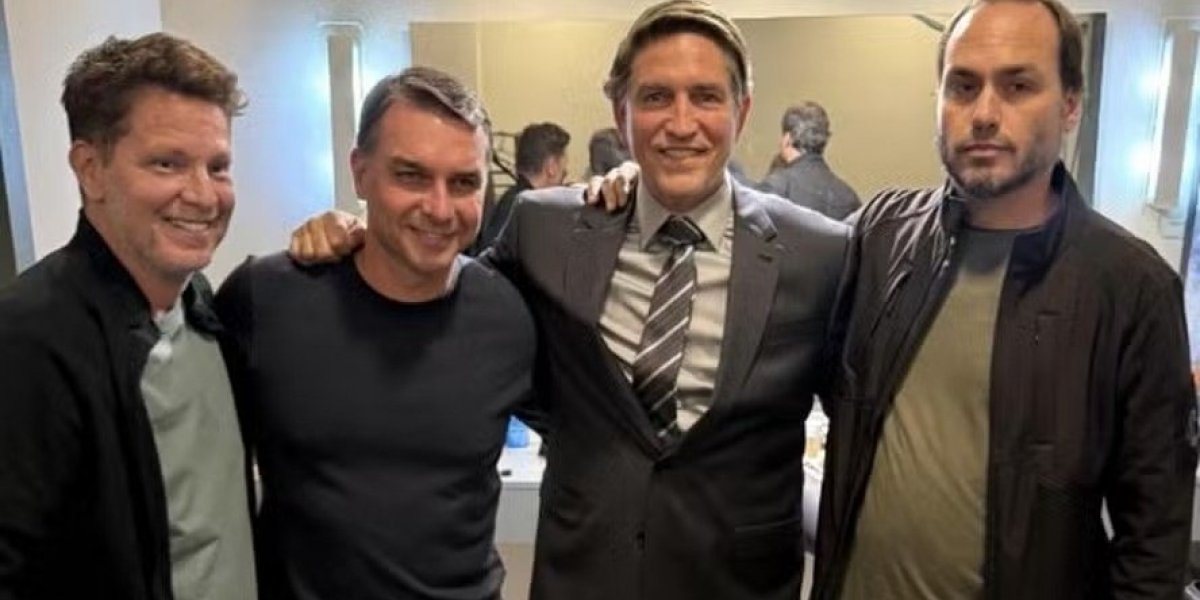 Produtor de obra sobre Bolsonaro, Mário Frias diz que Flávio “não tem qualquer sociedade no filme”