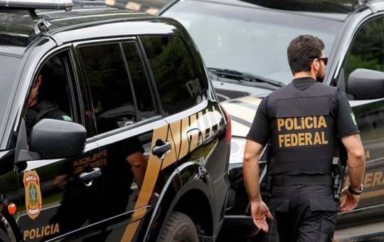 Delegada da PF e marido são suspeitos de atuar como “espiões” para grupo ligado a Vorcaro