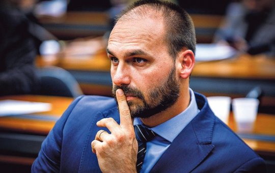 Eduardo Bolsonaro cuidava do financiamento de filme sobre Jair Bolsonaro revela site