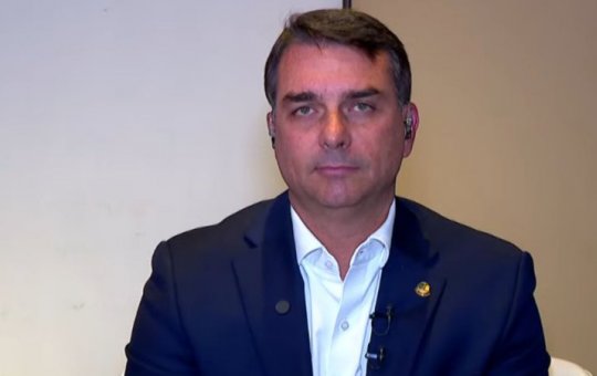 Flávio Bolsonaro admite possibilidade de vídeos enviados a Daniel Vorcaro vazarem nos próximos dias