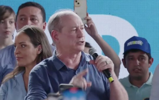 Ciro Gomes comete gafe ao confundir gesto de apoiador com símbolo de facção