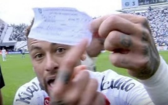 Neymar é substituído por engano após erro da arbitragem em derrota do Santos para o Coritiba