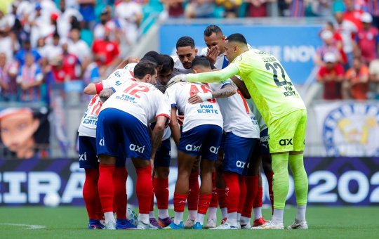 Com muitos protestos contra Ceni, Bahia joga bem mas não supera o Grêmio em casa