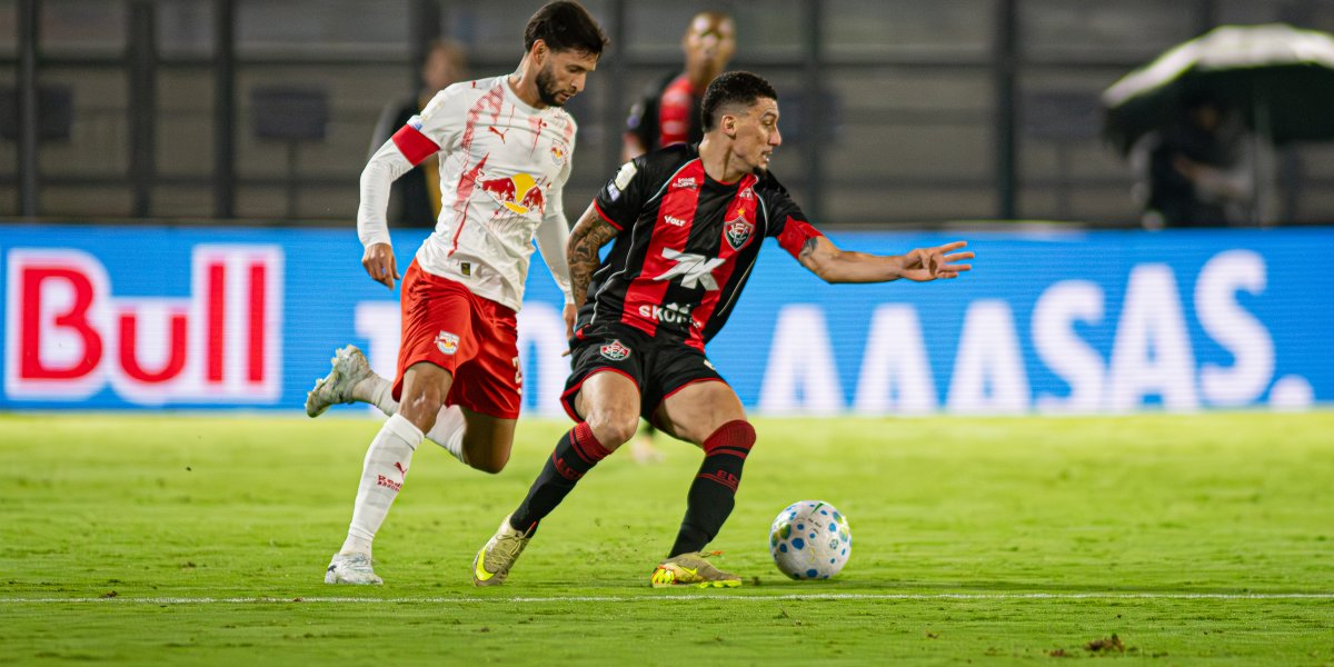 Vitória perde para o Bragantino e chega ao oitavo jogo sem vencer fora de casa no Campeonato Brasileiro
