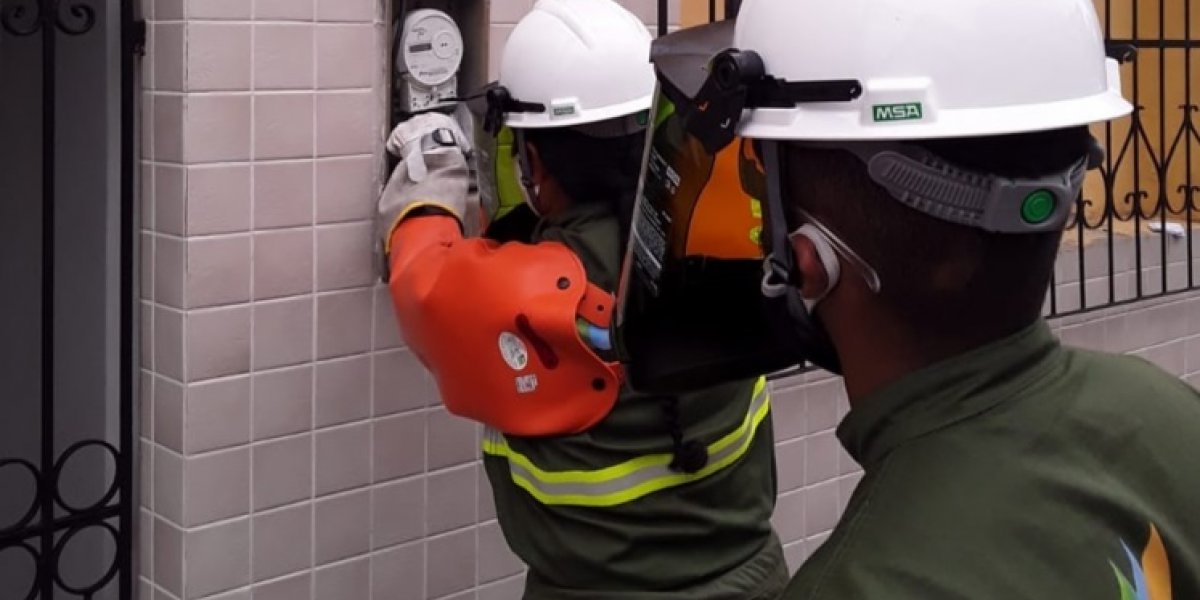 Após registro de chuvas e raios, Coelba aumenta efetivo em cerca de 50%