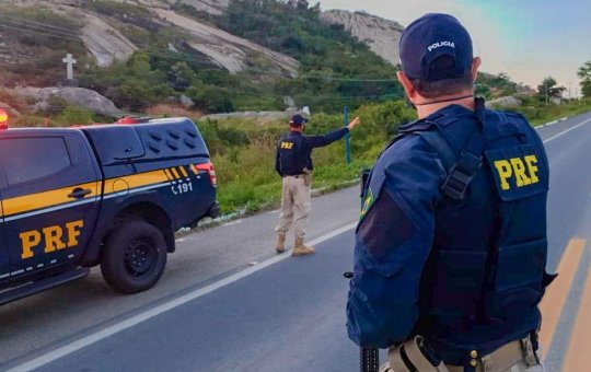 Acidente com sete veículos na BR-242 deixa um morto e vários feridos