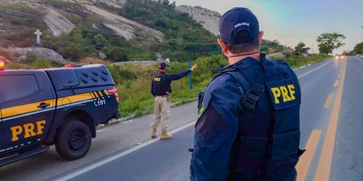 Acidente com sete veículos na BR-242 deixa um morto e vários feridos