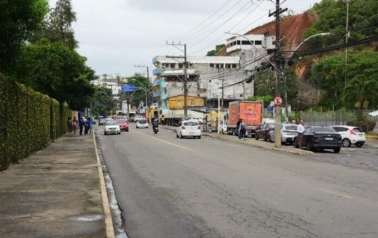 Homem é encontrado morto com sangramento na Avenida Jorge Amado, no Imbuí