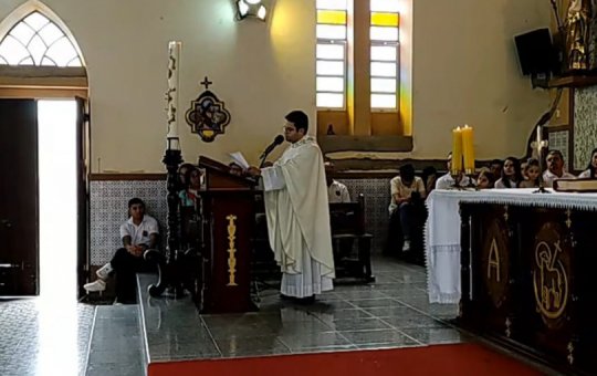 Padre pede desculpas à família de Preta Gil e faz retratação após acordo na Justiça