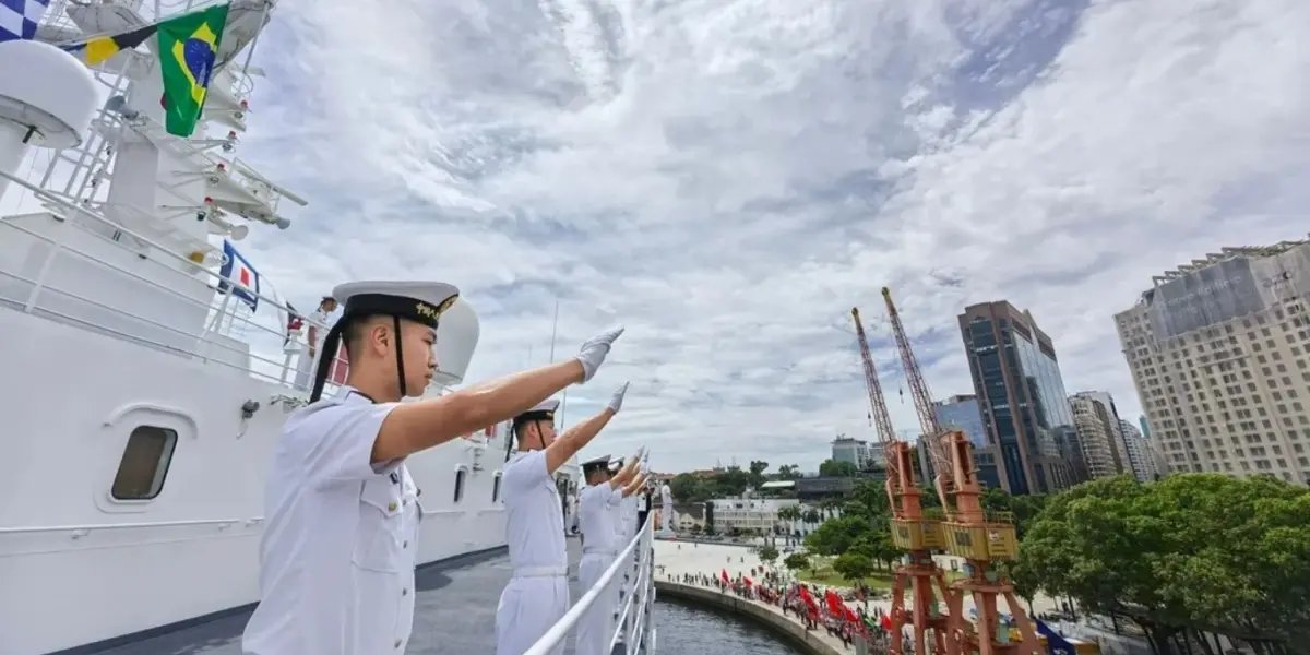 Navio de guerra chinês é autorizado pela Marinha a atracar em Salvador