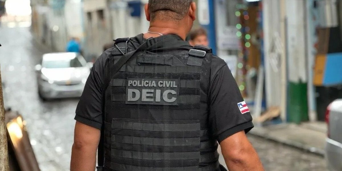 Pintor corporal é preso no Pelourinho suspeito de extorsão contra turistas em Salvador