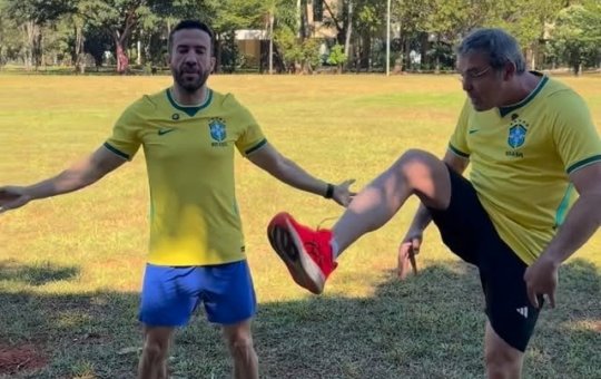Janones e Lindbergh Farias fazem provocações a Flávio Bolsonaro usando termos futebolísticos