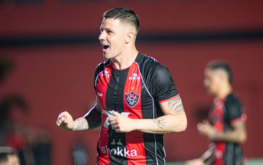 Em jogo que teve de tudo, Vitória goleia o ABC e encaminha vaga para final da Copa do Nordeste