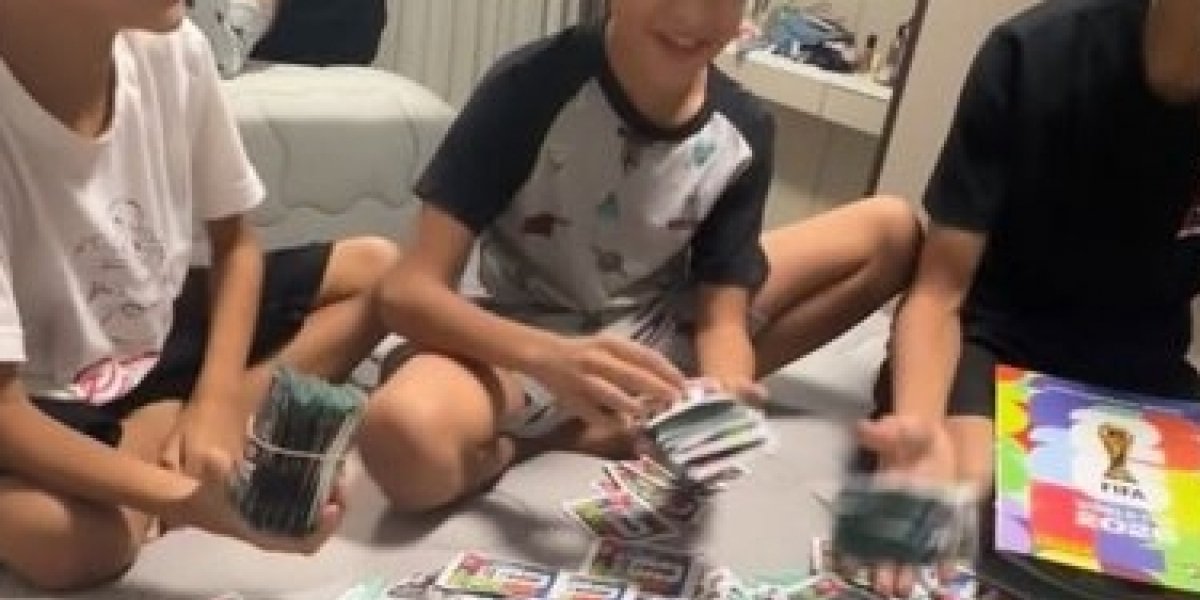  Mãe compra 14 mil figurinhas para filho completar álbum da Copa do Mundo