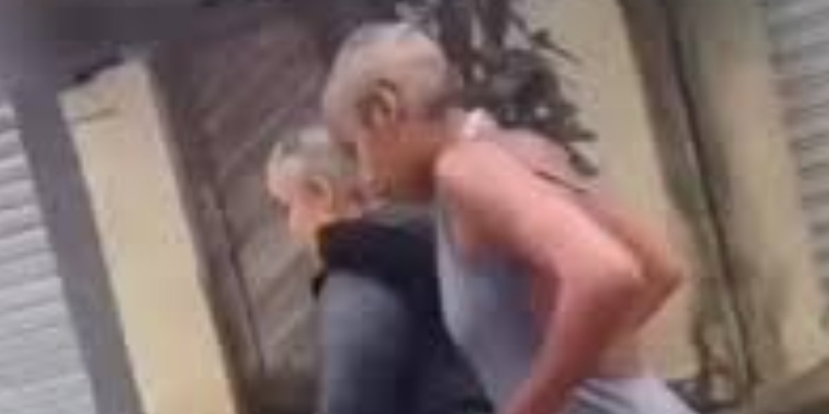 Vídeo mostra mulheres com cabeças raspadas andando e dizendo que “nunca mais vão dar volta na favela”