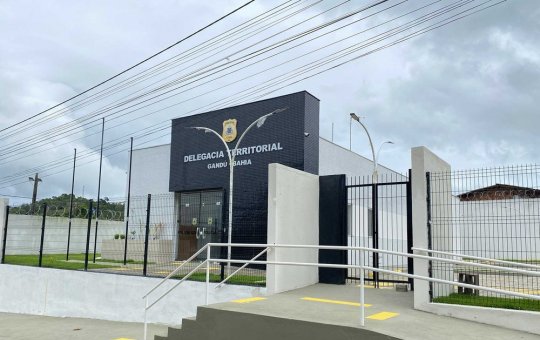 Homem é preso suspeito de atirar na companheira durante discussão na Bahia
