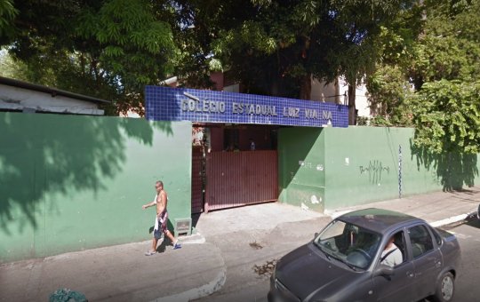 Aulas são suspensas em colégio estadual após raios provocarem queda de luz