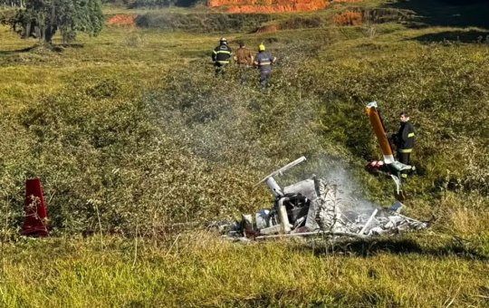 Helicóptero cai em Pomerode, Santa Catarina, e piloto é encontrado carbonizado