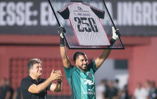 Após completar 250 jogos pelo Vitória, Lucas Arcanjo emociona torcedores com carta aberta