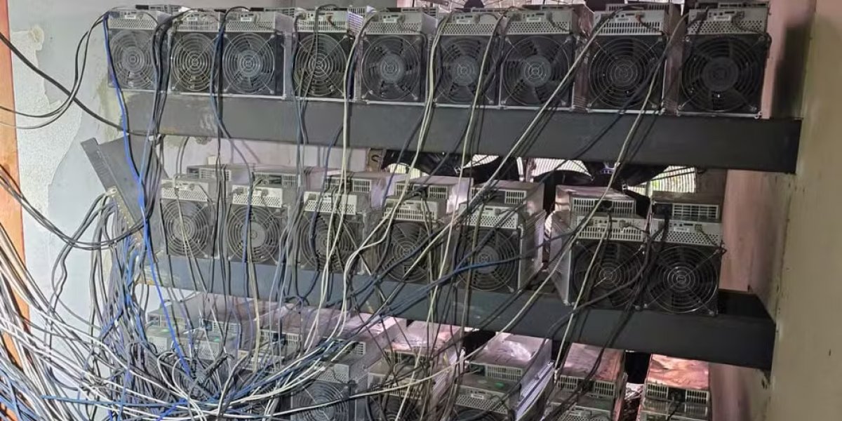 Polícia encontra fazenda de criptomoedas durante operação contra o Comando Vermelho no Rio de Janeiro