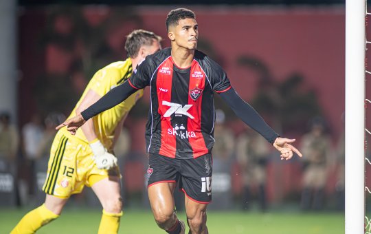 Vitória vence o Internacional e volta para a primeira página da tabela no Brasileirão