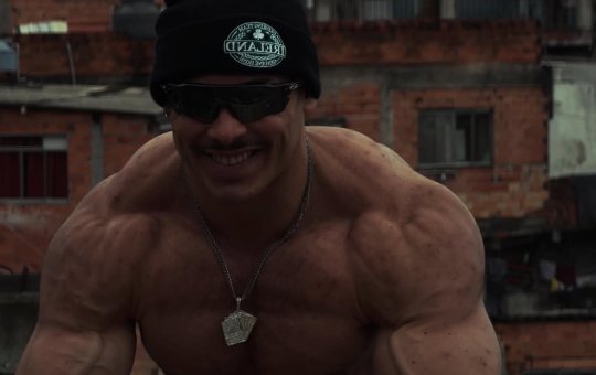 Influenciador Fitness de apenas 22 anos é encontrado morto dentro de casa