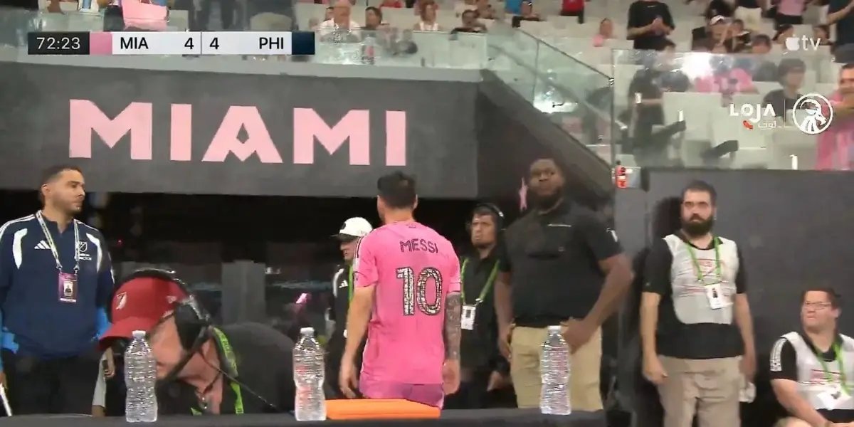 Messi saindo de campo após sentir desconforto muscular