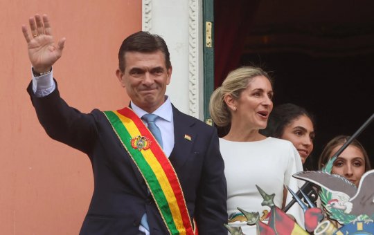 Presidente da Bolívia anuncia corte de 50% no próprio salário e no de ministros