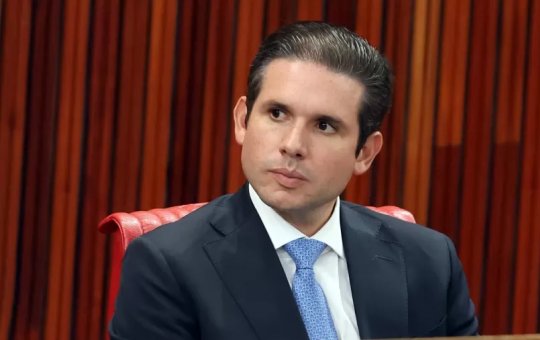 Fim da escala 6x1 terá redução gradual em até um ano, diz Hugo Motta