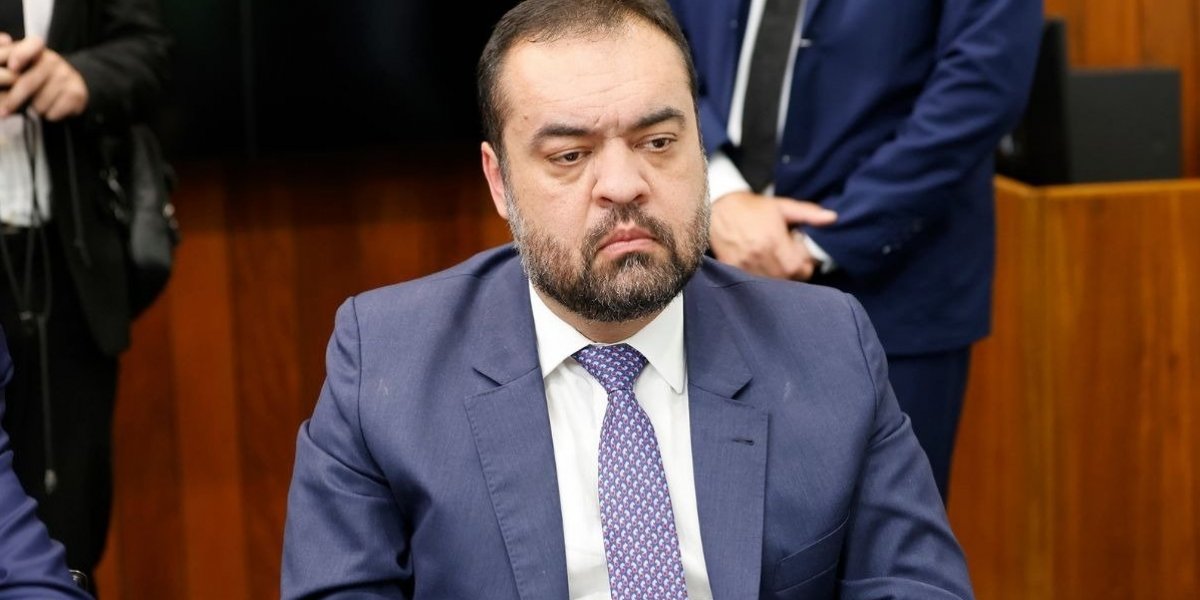 Ex-governador Cláudio Castro é alvo de buscas da PF em investigação sobre o Banco Master