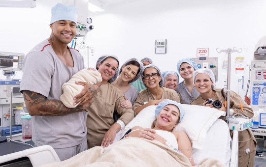 Chegada de Levi emociona fãs; veja as primeiras fotos divulgadas por Lore Improta e Léo Santana