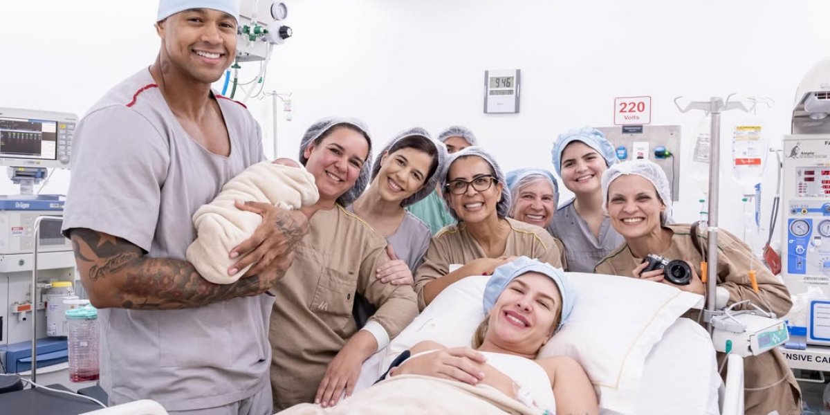 Chegada de Levi emociona fãs; veja as primeiras fotos divulgadas por Lore Improta e Léo Santana