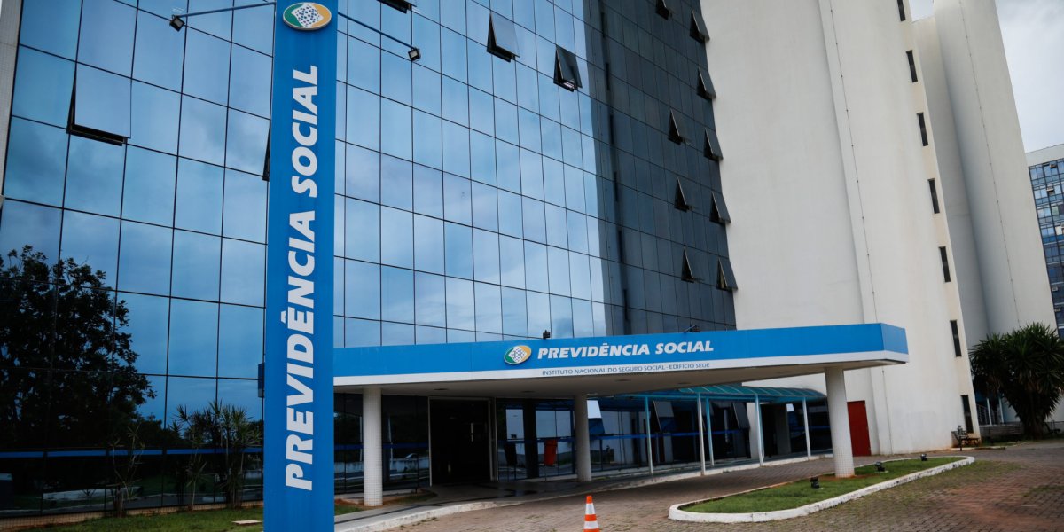 PF apreende R$ 287 mil na casa de servidor investigado por fraude no INSS