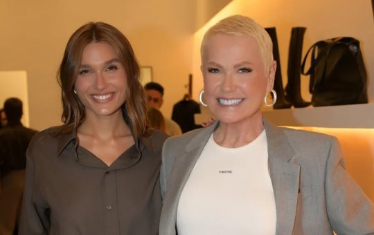 Xuxa se emociona e vai às lágrimas durante desfile de Sasha em São Paulo