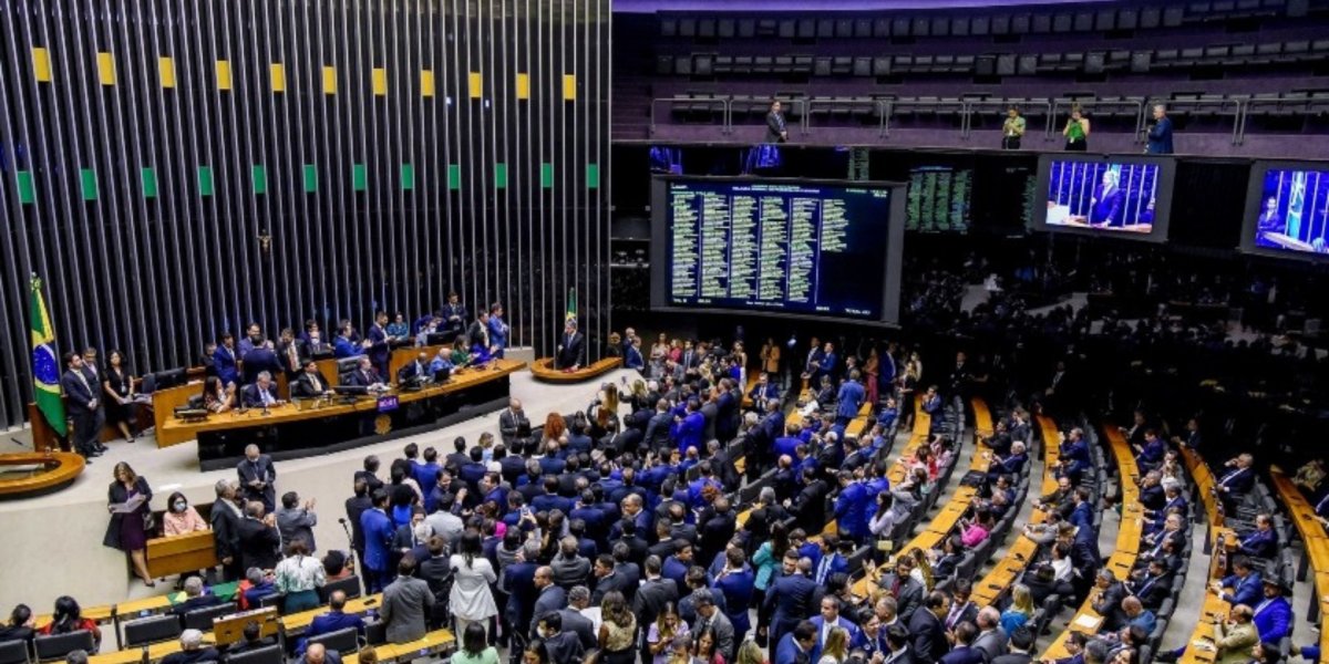 CCJ adia proposta que reduz maioridade penal de 18 para 16 anos