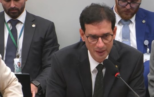 Comissão da Câmara aprova PEC que prevê fim da escala 6x1