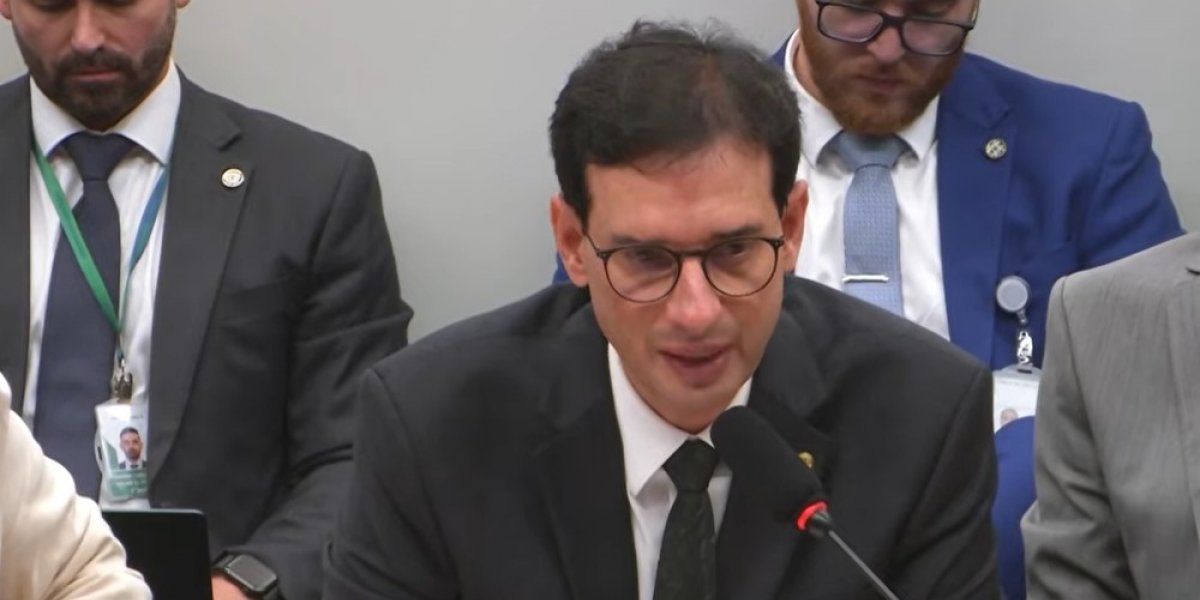 Comissão da Câmara aprova PEC que prevê fim da escala 6x1