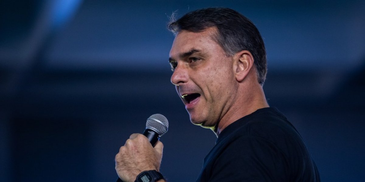 “O Brasil vai voltar a ser respeitado pelo mundo”, diz Flávio Bolsonaro em vídeo na Casa Branca