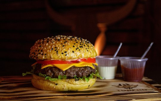 Dia Mundial do Hambúrguer celebra a história de um dos lanches mais consumidos do mundo